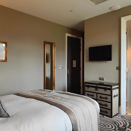 צ'ידל Oddfellows On The Park חדר תמונה A room at the hotel