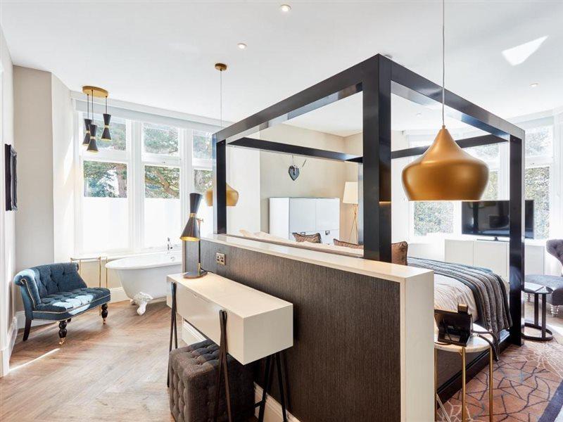 צ'ידל Oddfellows On The Park מראה חיצוני תמונה A suite at the hotel