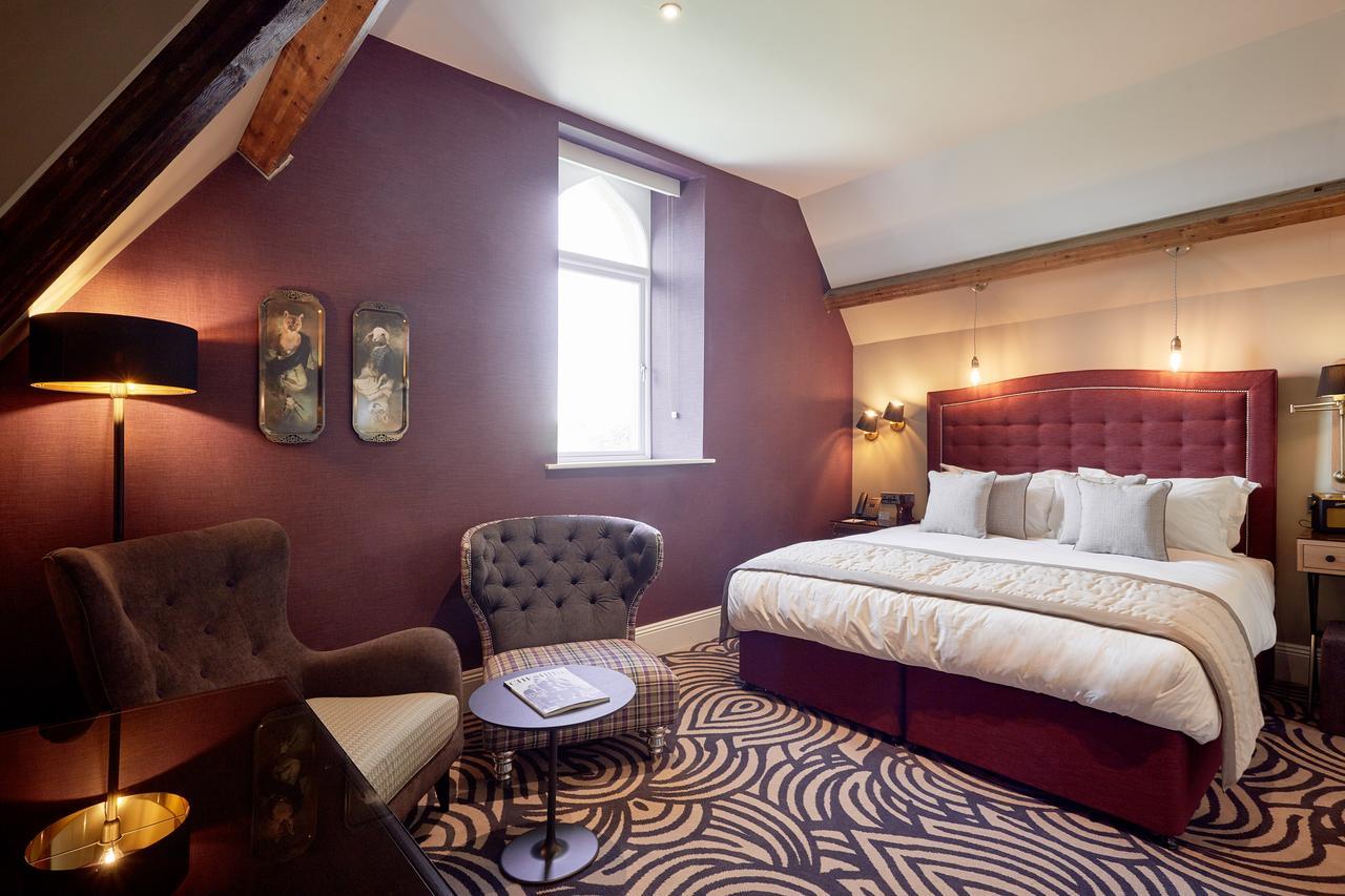 צ'ידל Oddfellows On The Park מראה חיצוני תמונה A bedroom at The Swan