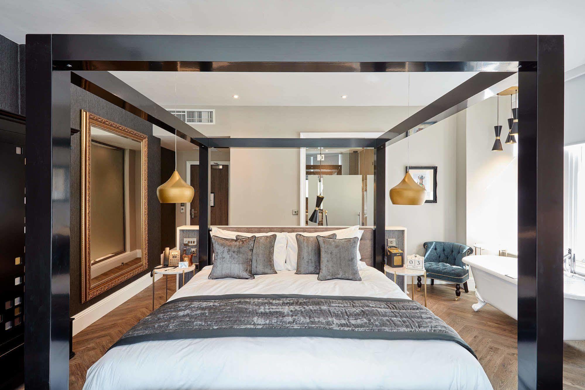 צ'ידל Oddfellows On The Park מראה חיצוני תמונה A bedroom at The Ivy Collection