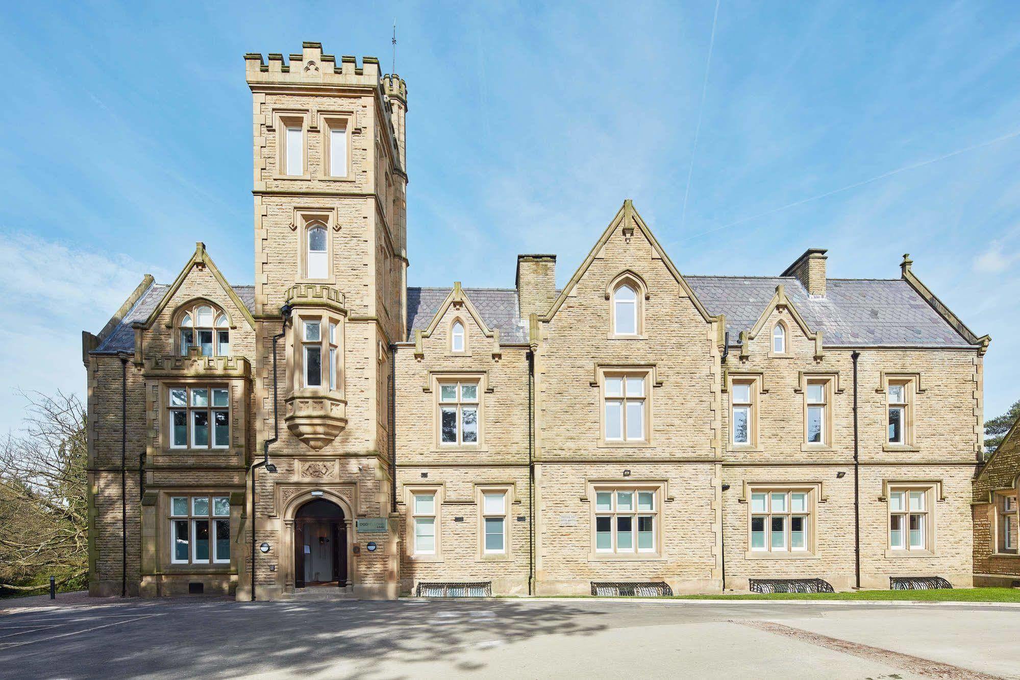 צ'ידל Oddfellows On The Park מראה חיצוני תמונה The former County Hospital, now the University of Huddersfield